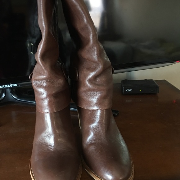 Elegant Classy Coach 👢 Boots - Picture 2 of 8